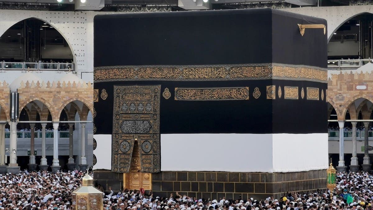 Lifting the covering of the Holy Kaaba by 3 meters… in preparation for the Hajj season – Watana News