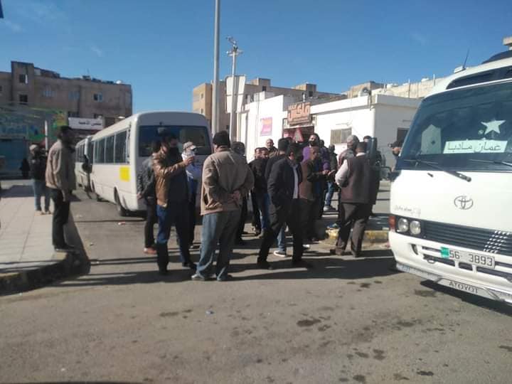 القبض على كبير المتسولين في مادبا متنكرا على هيئة عجوز 