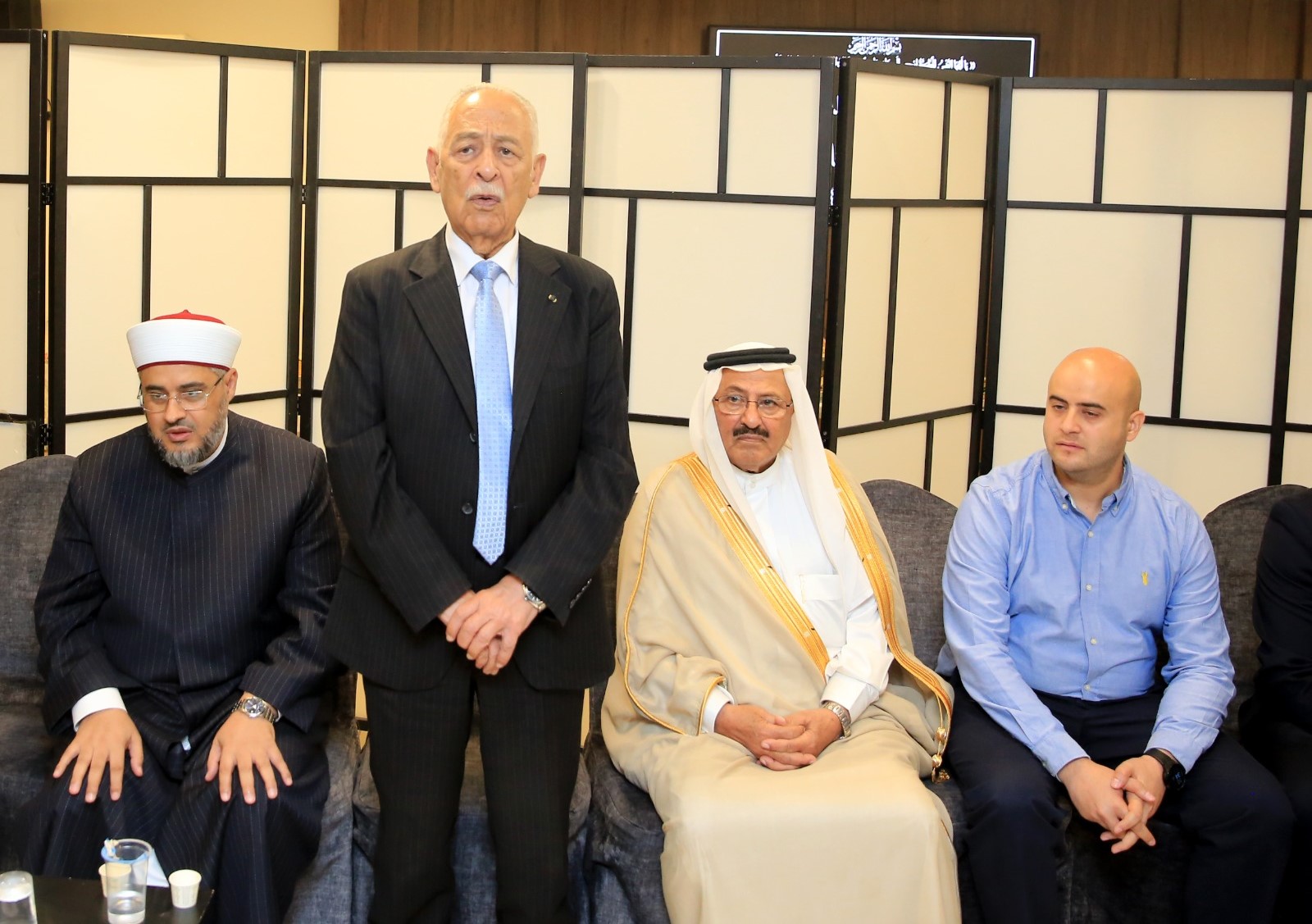 مندوبا عن الملك وولي العهد العيسوي يعزي وجوخ والجميعان والنابلسي 