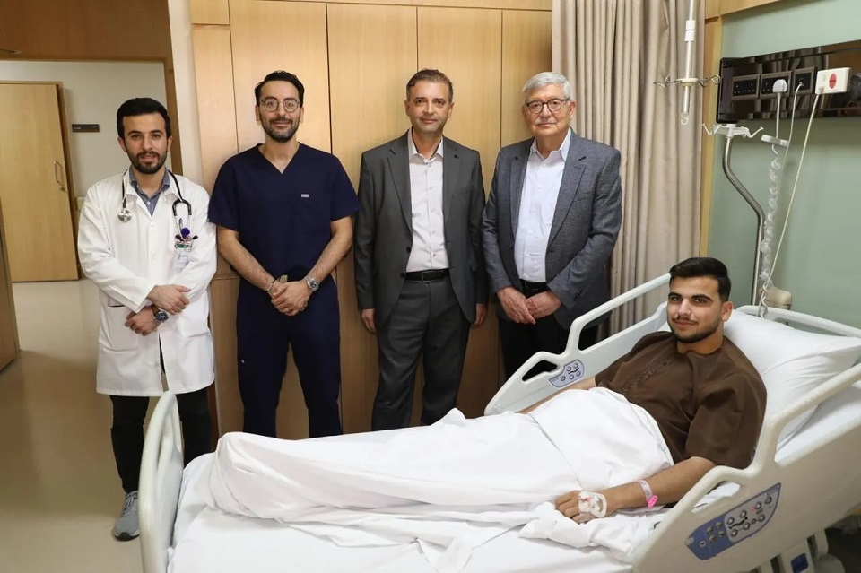فريق طبي اردني ينقذ شاباً فلسطينيا تعرض لاصابة قاتلة من مستوطنين 