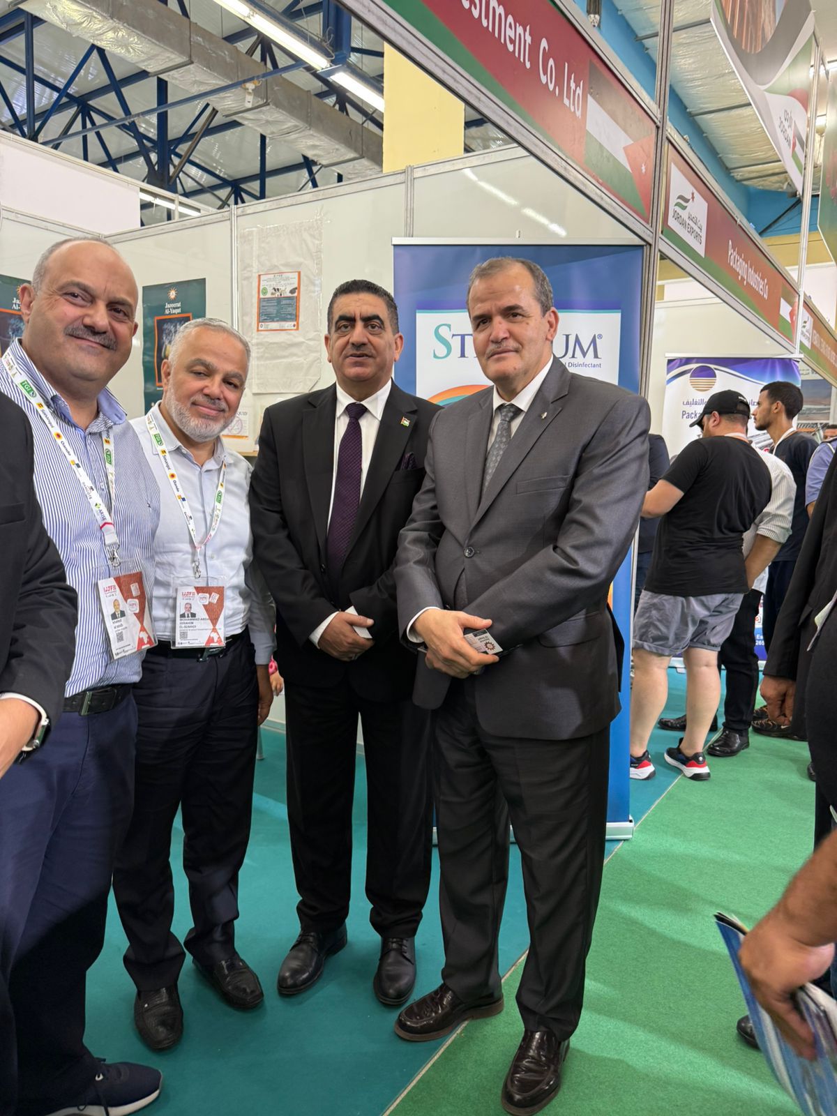 وزير التجارة الجزائري يزور الجناح الاردني المشارك في معرض التجاره الافريقي الجزائر 2025 