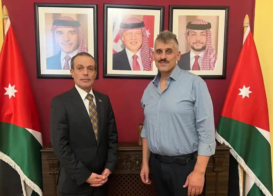 السفير الخصاونة يكرم أردنيا أنقذ طفلاً من حريق في رومانيا  السفير الخصاونة يكرم أردنيا أنقذ طفلاً من حريق في رومانيا