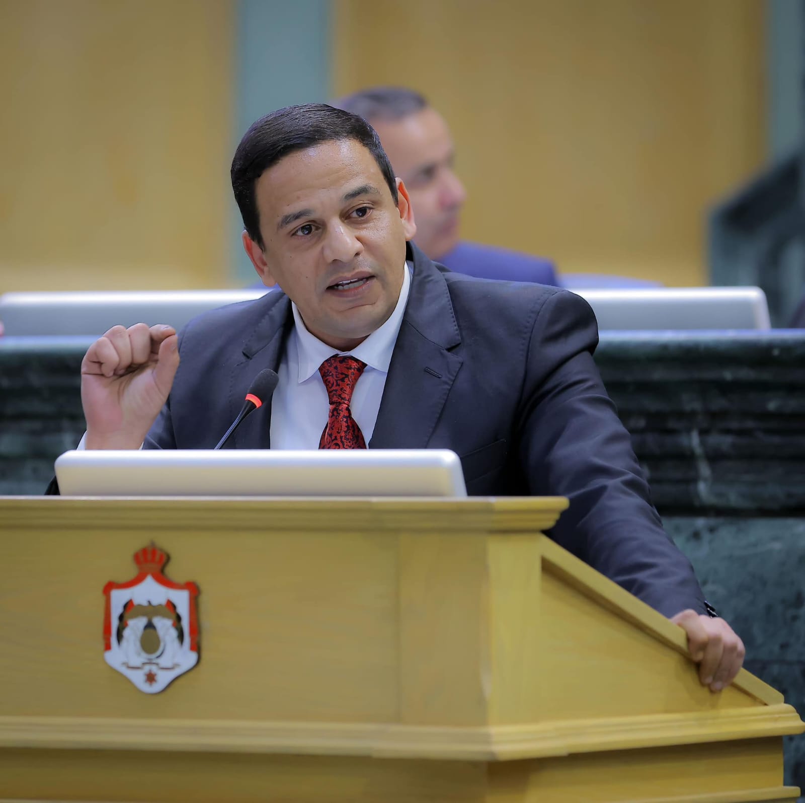 الطاقة النيابية تثمن استجابة الحكومة لتخفيض رسوم إعادة توصيل الكهرباء 