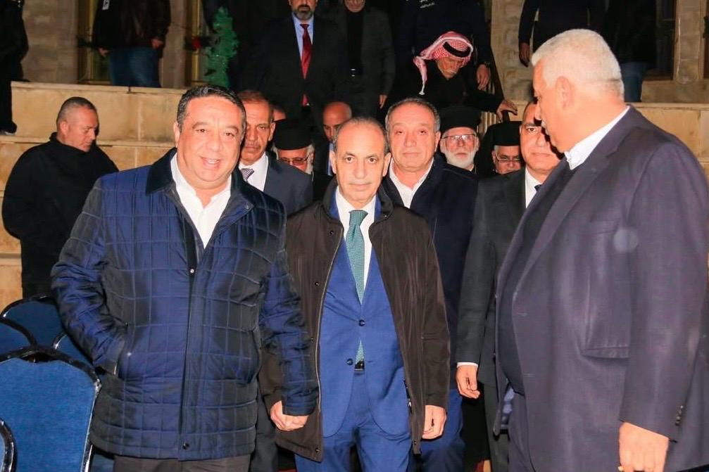 المصري يضيء شجرة المحبة في مدينة الفحيص 