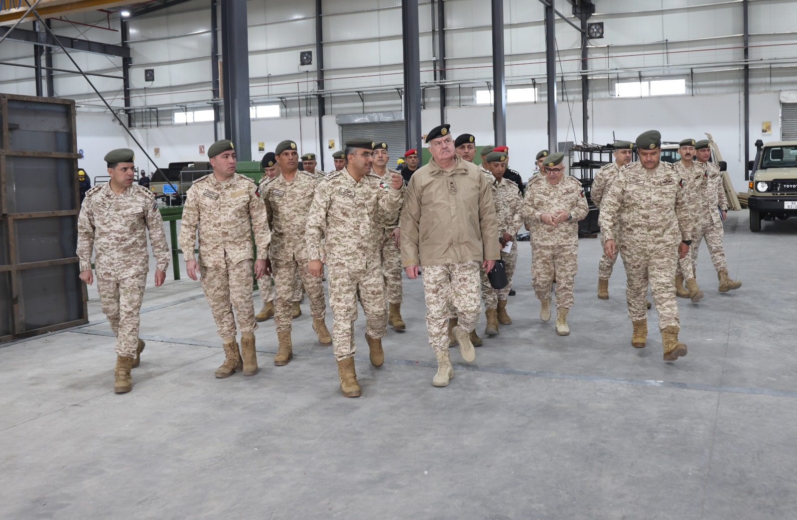 رئيس هيئة الأركان المشتركة يفتتح مشاغل الأمير فيصل الرئيسية 