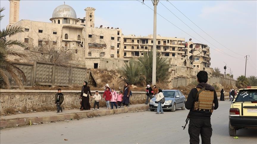 تعليق الرحلات الجوية والدوام بمدارس ومؤسسات حلب 