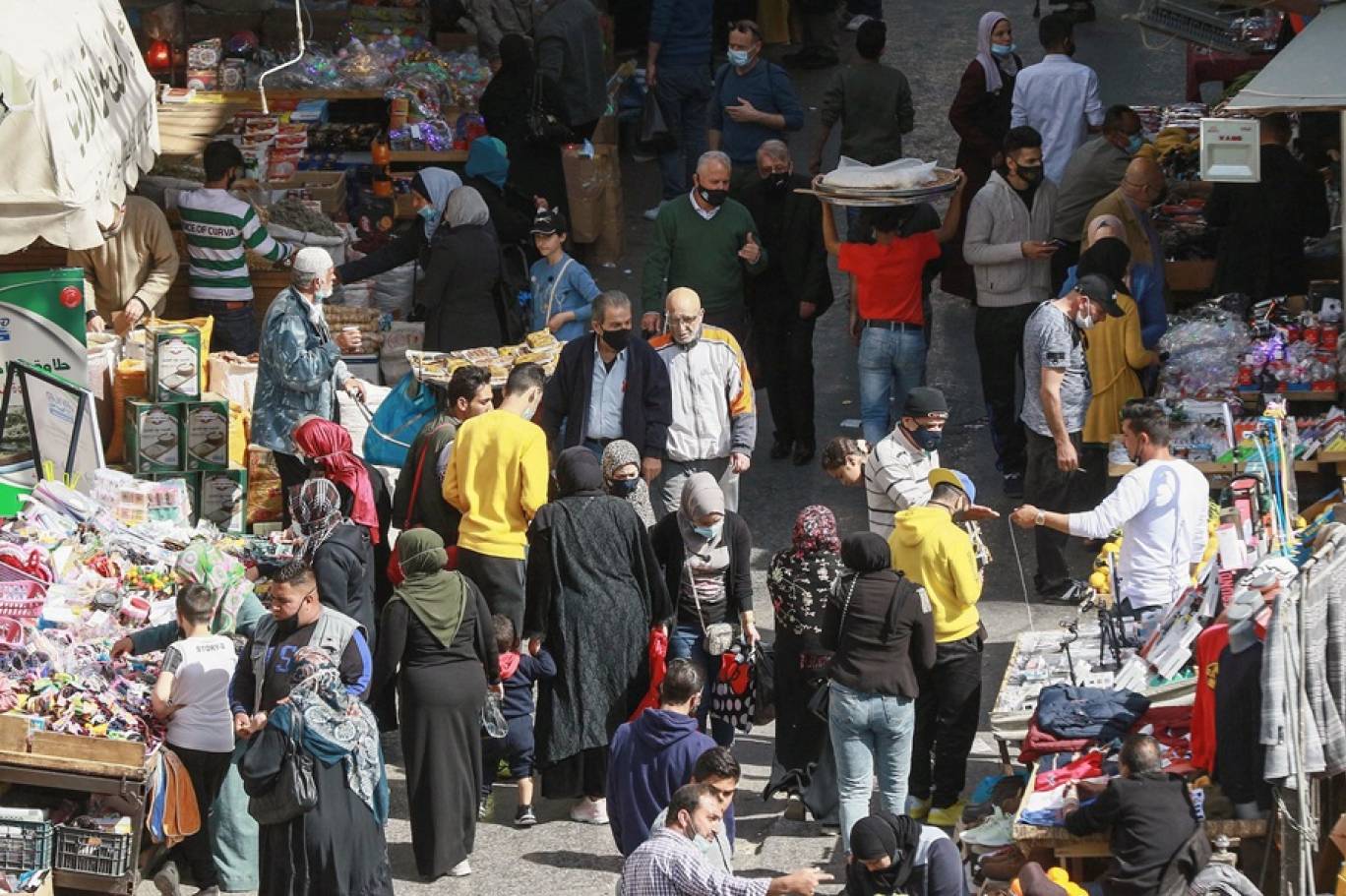 إدارة الازمات للمواطنين : توقفوا عن التهافت على شراء السلع وتخزينها 