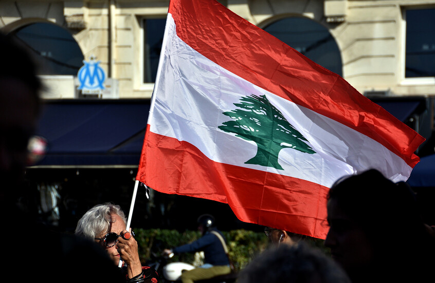 لبنان يطلب مغادرة السفير الإيراني ويعلنه غير مرغوب فيه 