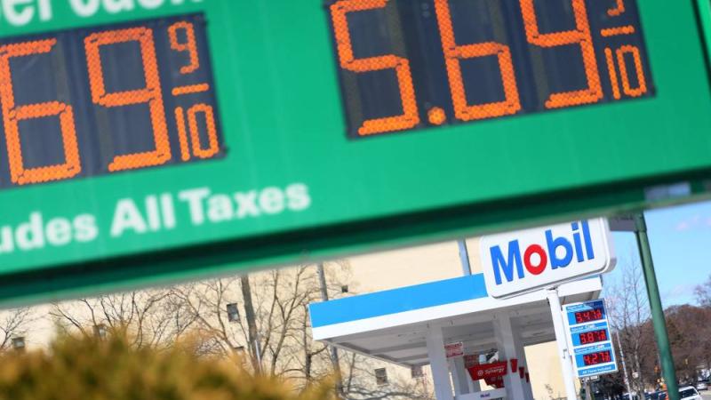 ارتفاع أسعار البنزين في أمريكا دولارا واحدا منذ بدء الحرب مع إيران 