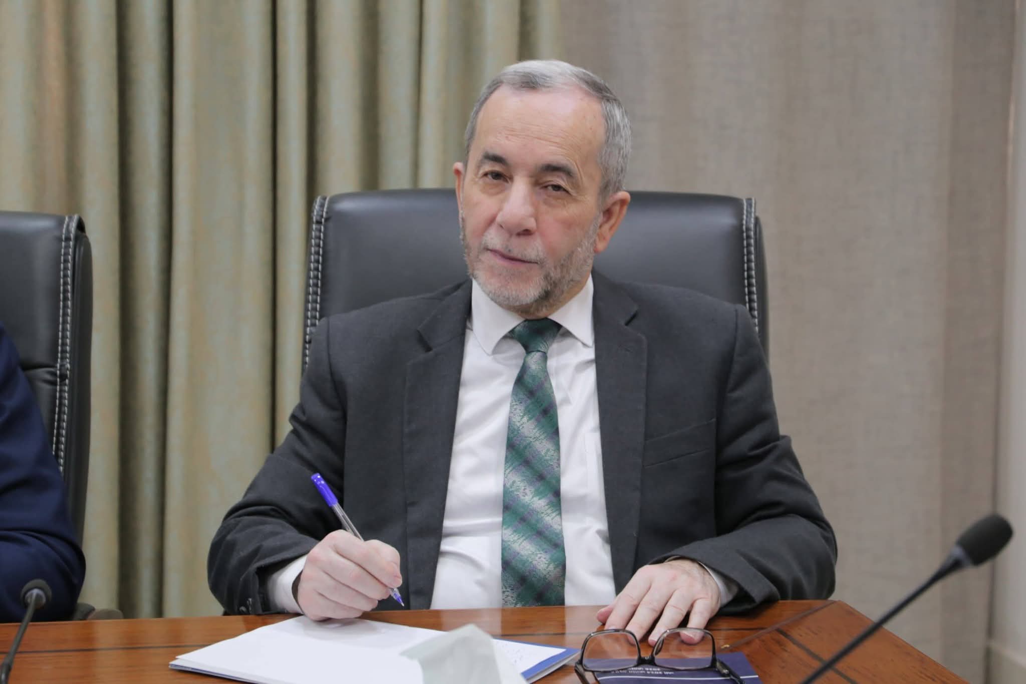 مشوقة يسأل هل خالفت الحكومة الدستور في اتفاقية ميناء العقبة ومن هو المشغل الأجنبي وأين نصيب العمالة الوطنية في الاتفاقية 