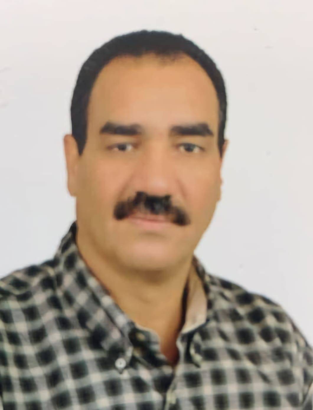 لا تجعلوا من الوطن نعجة لها ألف راعٍ 