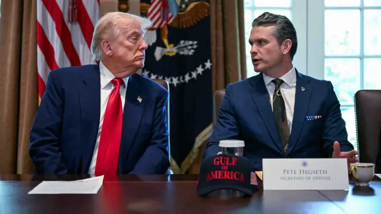 تحرك في الكونغرس لعزل وزير الحرب ومطالبة بتفعيل التعديل 25 ضد ترمب 