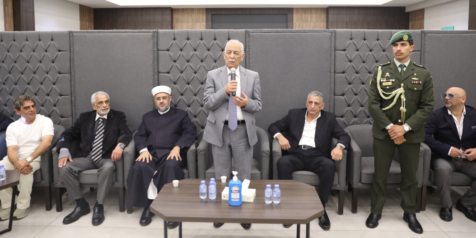 مندوباً عن الملك وولي العهد العيسوي يعزي العضايلة وصوبر والحيفاوي والنوباني 