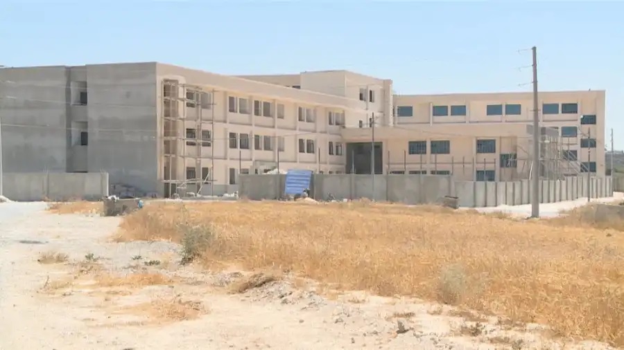 الأشغال: توقف العمل في مدرسة الطفيلة النموذجية بسبب آلية صرف النفقات 