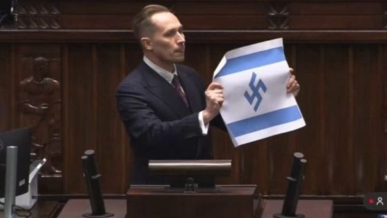 نائب بولندي يهاجم إسرائيل في البرلمان ويستخدم رمزا نازيا