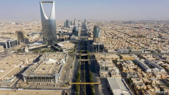 An aerial view shows Kingdom tower and the King Fahad road, which remains empty due to the COVID-19 pandemic, on the first day of the Eid al-Fitr feast marking the end of the Muslim holy month of Ramadan, in the Saudi capital Riyadh, on May 24, 2020. - Saudi Arabia, home to Islam's holiest sites, began a five-day round-the-clock curfew from May 23, in a bid to stem the spread of the novel coronavirus. (Photo by FAISAL AL-NASSER / AFP)