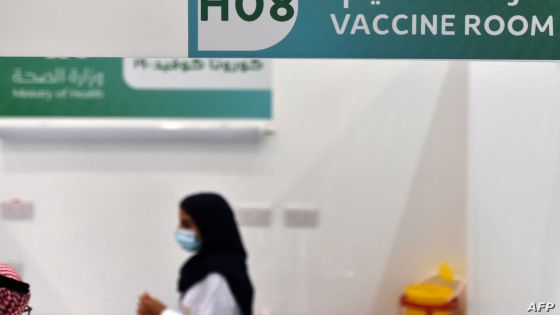 This picture taken on December 17, 2020 shows a view of the vaccine room where the Pfizer-BioNTech COVID-19 coronavirus vaccine (Tozinameran) is being administered as part of a vaccination campaign by the Saudi health ministry in Saudi Arabia's capital Riyadh. (Photo by FAYEZ NURELDINE / AFP)