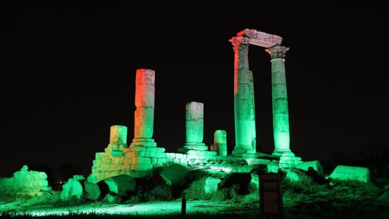 إضاءة مواقع أثرية بألوان العلم الأردني احتفالا بيوم العلم