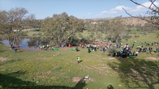 تنفيذ حملة نظافة شاملة في موقع سد الملك طلال