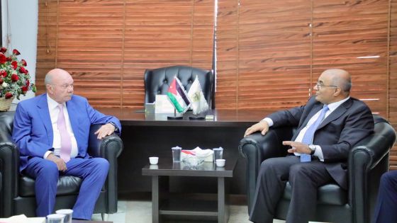 الفايز من نقابة الصحفيين: الأردن مستهدف من الذباب الإلكتروني
