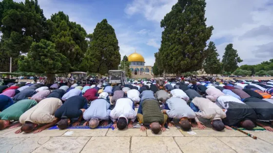 140 ألف مصلٍّ يؤدون صلاة عيد الأضحى في المسجد الأقصى