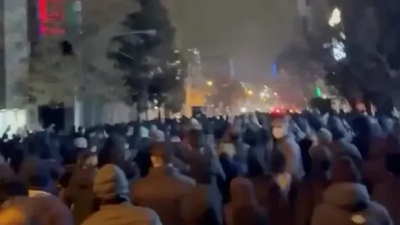 مصدر من الصحة الإيرانية يقر: 30 ألفاً قتلوا في الاحتجاجات