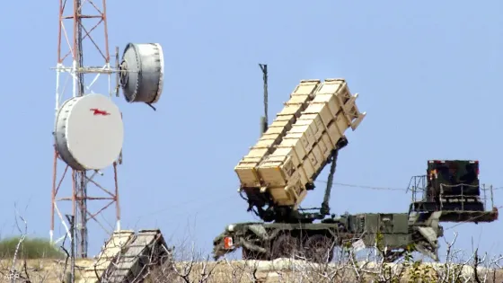 الجيش الإسرائيلي يرفع حالة التأهب ويعد خططا لمواجهة إيران