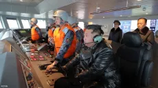 تزامنا مع حرب إيران.. كيم يشرف على اختبار مدمرة بحرية متطورة