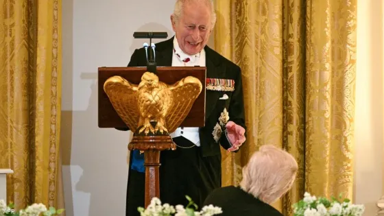 الملك تشارلز يباغت ترمب : لولا بريطانيا لتحدثتم الفرنسية