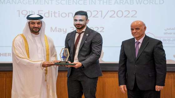 نائب حاكم الشارقة يكرم د. أحمد الضمور من عمان الأهلية لفوزه بالمركز الأول عربيا بجائزة الشارقة