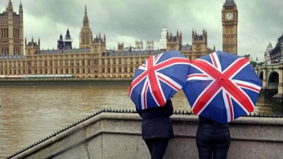 بريطانيا تعتزم تشديد قوانين الإقامة الدائمة للمهاجرين