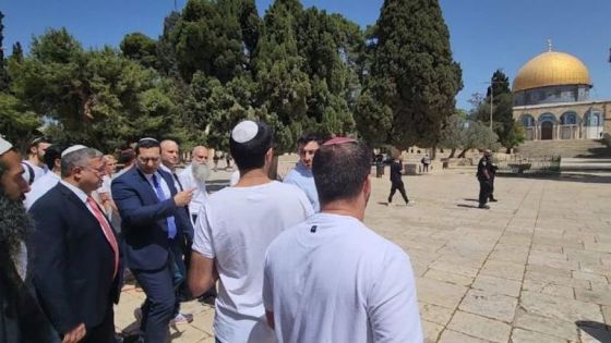 المتطرف بن غفير يقتحم المسجد الأقصى علي رأس فرقة إرهابية