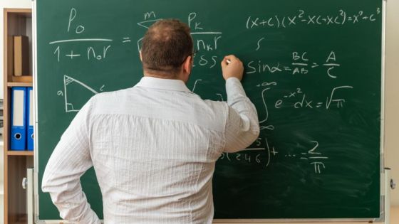 التربية : خطة لإنهاء التعليم الإضافي تدريجياً خلال 3 إلى 4 سنوات