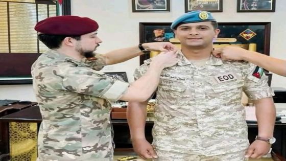 ولي العهد يقلد ضباطًا في الكتيبة 101 برتبهم الجديدة