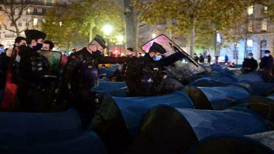 صدمة أوروبية إزاء تعامل الشرطة الفرنسية مع اللاجئين
