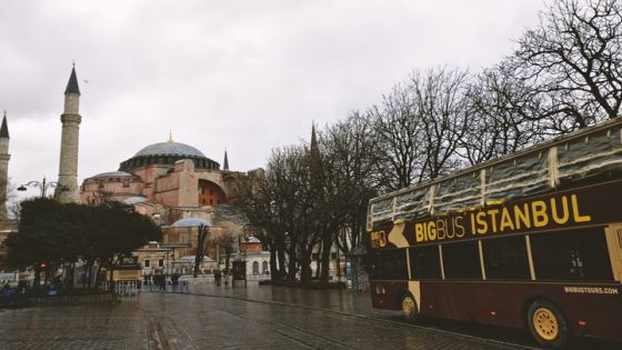 فيديو مثير : قتلى وجرحى إثر عاصفة قوية ضربت إسطنبول