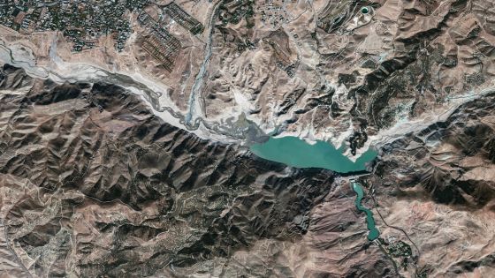 الصنابير تجف في طهران مع تفاقم أزمة المياه وتحذير بأخلاء السكان