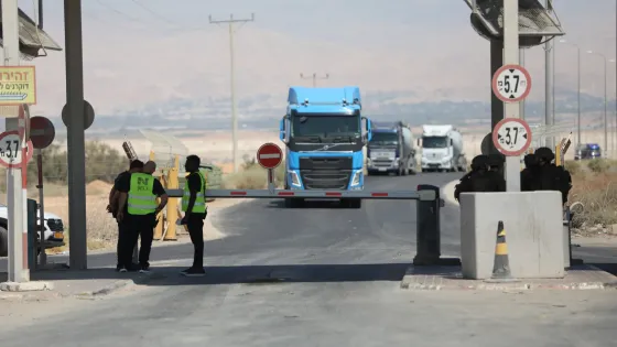 إسرائيل تعلن إعادة فتح معبر اللنبي لنقل البضائع والمساعدات إلى غزة