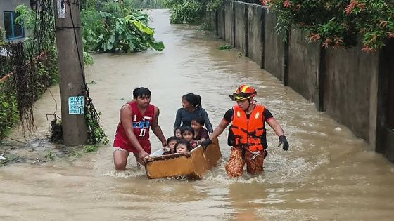 This handout photo taken and released on November 4, 2025 by the Bureau Fire Protection-Toledo City station shows personnel help evacuate people on a makeshift boat made from a discarded refrigerator from their flooded homes following heavy rains brought about by Typhoon Kalmaegi in Toledo City, Cebu province, central Philippines. Residents sought refuge on rooftops and cars floated through flooded streets on November 4 as Typhoon Kalmaegi battered the central Philippines, leaving at least two people dead. (Photo by Handout / BUREAU OF FIRE PROTECTION-TOLEDO CITY / AFP) / RESTRICTED TO EDITORIAL USE - MANDATORY CREDIT "AFP PHOTO / BUREAU OF FIRE PROTECTION-TOLEDO CITY" - HANDOUT - NO MARKETING NO ADVERTISING CAMPAIGNS - DISTRIBUTED AS A SERVICE TO CLIENTS