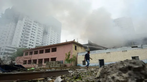 16 قتيلا على الأقل في انفجار مبنى في كراتشي الباكستانية