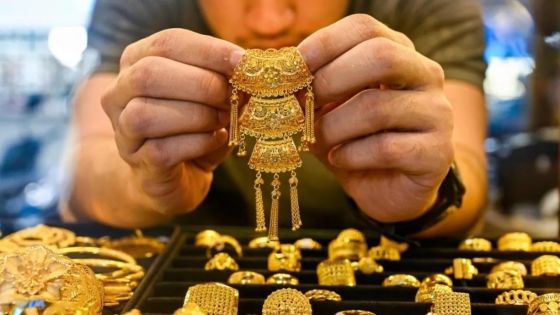 قفزة جديدة في أسعار الذهب وعيار 24 يبلغ 100 دينار للغرام