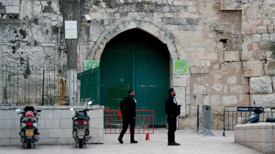 الاحتلال يواصل إغلاق الأقصى واعتقالات واسعة في الضفة الغربية