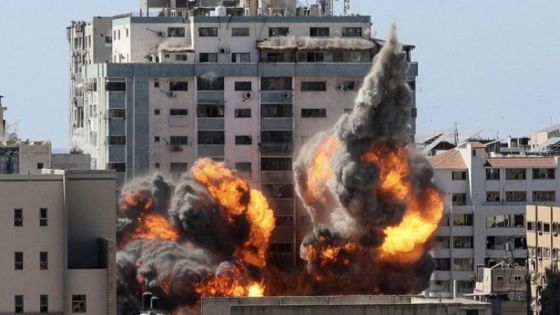شهداء بقصف مدرسة وخيمة للنازحين بغزة والاحتلال يُصعّد من نسف الأبراج
