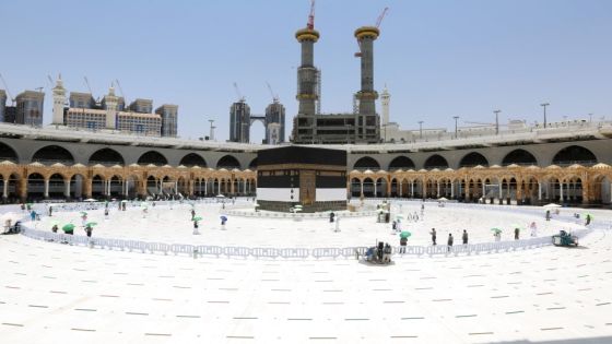 Members of Saudi security forces and staff work around the Kaaba, Islam's holiest shrine, at the Grand mosque in the holy city of Meccca, on July 16, 2021, on the eve of the start of the 2021 Muslim Hajj (pilgrimage) season. - Saudi Arabia hosts another downsized hajj from July 17, with only residents fully vaccinated against the coronavirus permitted and overseas Muslim pilgrims barred for a second year. The annual ritual is a central pillar of Islam and a must for able-bodied Muslims at least once in their lifetime. (Photo by - / AFP)