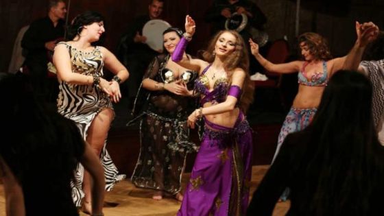 الأجنبيات يغزون مسرح الرقص الشرقي في مصر