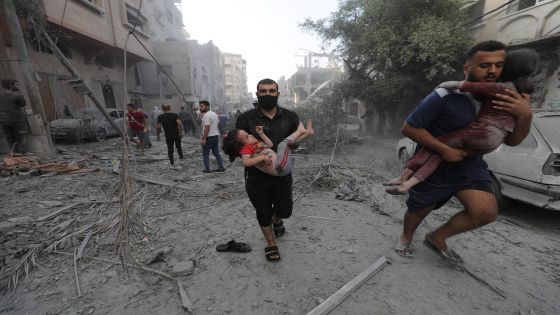 epa10945348 Palestinians carry wounded children following Israeli airstrikes on northern Gaza, 28 October 2023. More than 7,000 Palestinians and at least 1,300 Israelis have been killed, according to the IDF and the Palestinian health authority, since Hamas militants launched an attack against Israel from the Gaza Strip on 07 October, and the Israeli operations in Gaza and the West Bank which followed it. EPA/MOHAMMED SABER