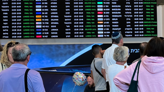 دول عديدة تسارع بإجلاء رعاياها من إيران وإسرائيل
