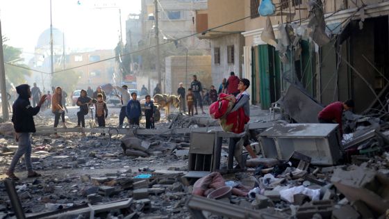 A young boy tries to salvage some objects amid the rubble of a building hit by an Israeli strike in Khan Yunis in the southern Gaza Strip on December 9, 2023. - Israel pressed its offensive against Hamas militants in Gaza on December 9, after the United States blocked an extraordinary UN bid to call for a ceasefire in the two-month war. (Photo by AFP)