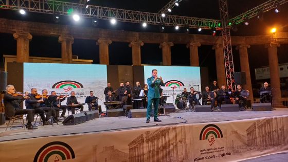 مسرح الساحة الرئيسة يحتفي بموسيقى الشرق والغرب بجرش 39