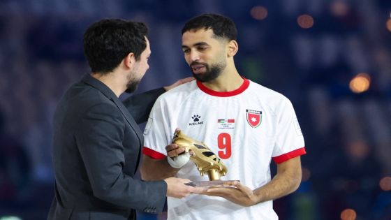 نجم منتخب النشامى علي علوان يفوز بلقب هداف كأس العرب
